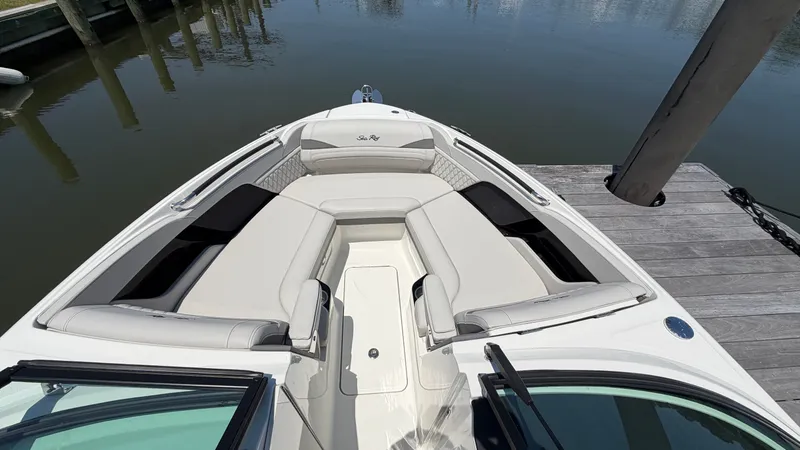 Slide: The Image of Sea Ray SLX 260 Outboard 2026 - 49