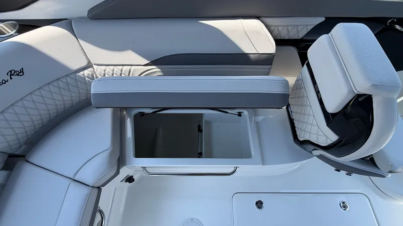 Slide: The Image of Sea Ray SLX 260 Outboard 2026 - 22