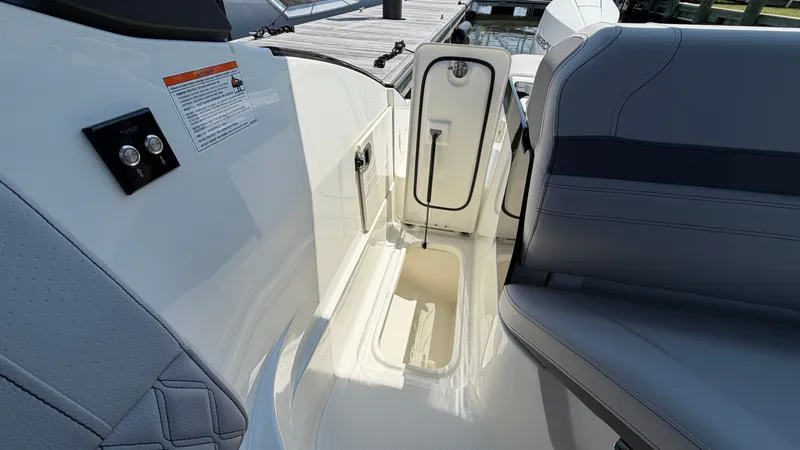 Slide: The Image of Sea Ray SLX 260 Outboard 2026 - 17