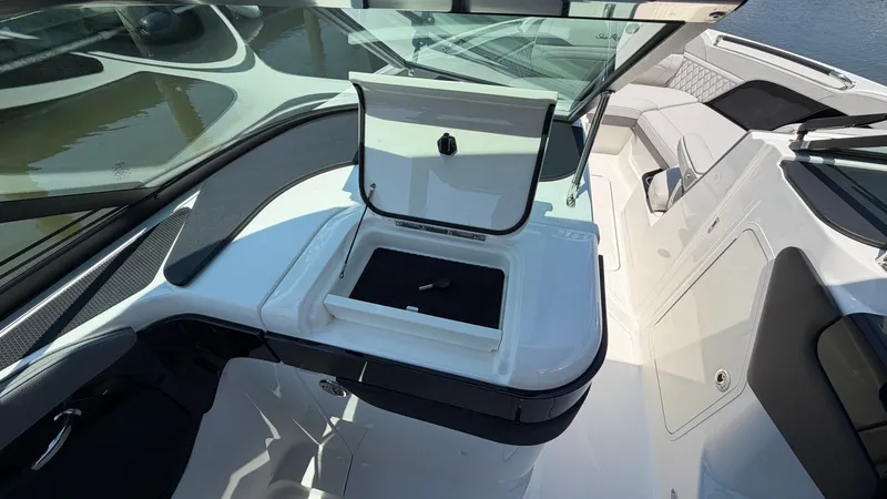 Slide: The Image of Sea Ray SLX 260 Outboard 2026 - 47