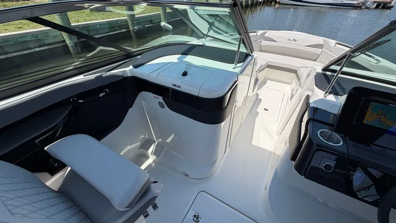 Slide: The Image of Sea Ray SLX 260 Outboard 2026 - 44