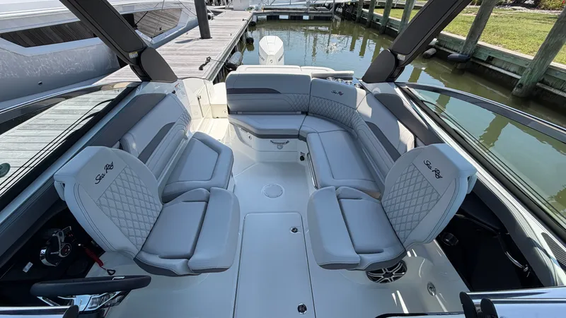 Slide: The Image of Sea Ray SLX 260 Outboard 2026 - 39