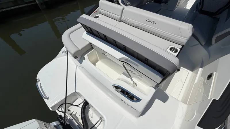 Slide: The Image of Sea Ray SLX 260 Outboard 2026 - 10