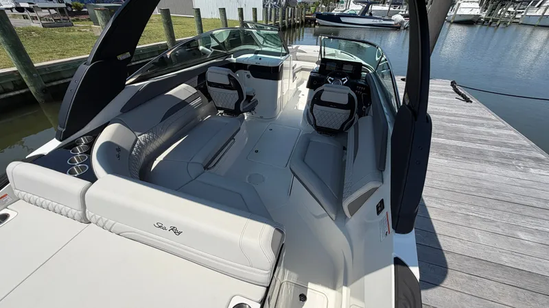 Slide: The Image of Sea Ray SLX 260 Outboard 2026 - 14