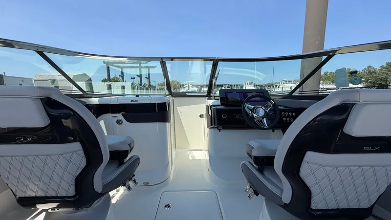Slide: The Image of Sea Ray SLX 260 Outboard 2026 - 43