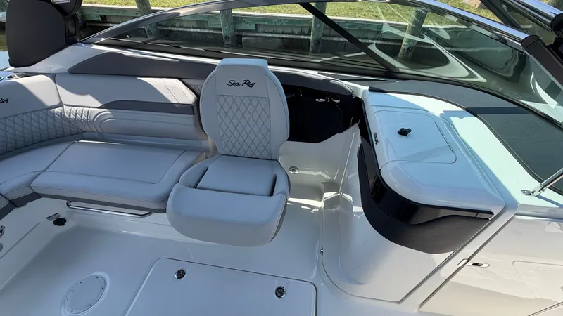 Slide: The Image of Sea Ray SLX 260 Outboard 2026 - 38