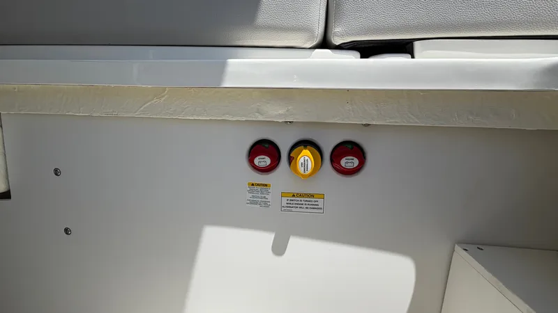Slide: The Image of Sea Ray SLX 260 Outboard 2026 - 12