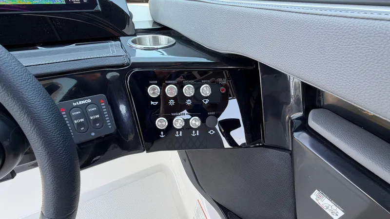 Slide: The Image of Sea Ray SLX 260 Outboard 2026 - 31