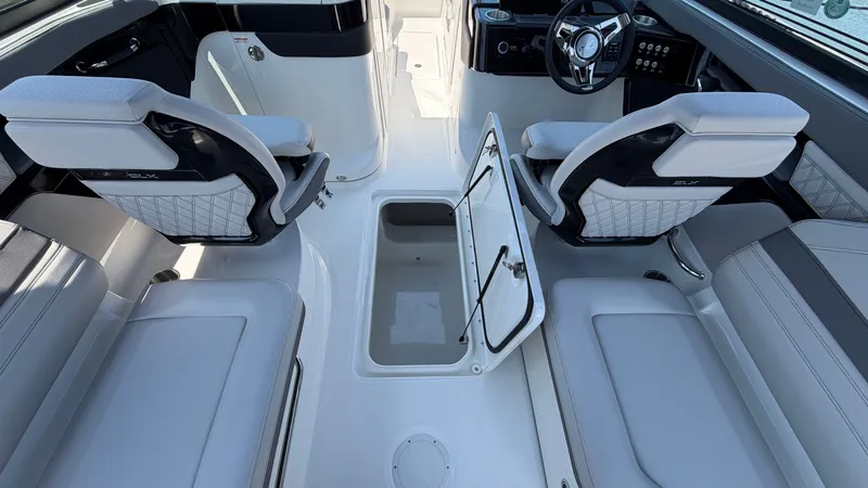 Slide: The Image of Sea Ray SLX 260 Outboard 2026 - 27