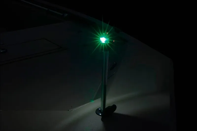 Slide: The Image of Tracker Grizzly 1648 SC 2026 - 26