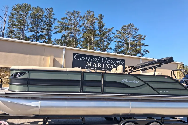 The Image of 2026 Bentley Pontoons Legacy 240 Swingback at Central Georgia Marina. - 0