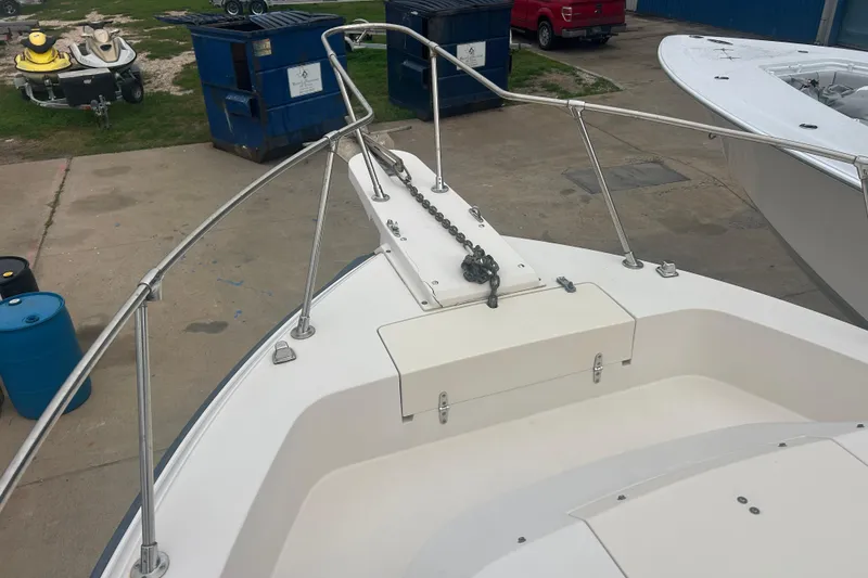 Slide: The Image of 1992 Grady-White Sailfish 252 boat deck with anchor chain and railing. - 35