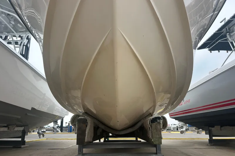 Slide: The Image of 1992 Grady-White Sailfish 252 boat hull on display, flanked by other boats. - 4