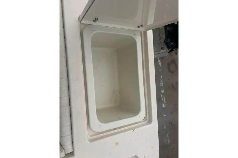 Slide: The Image of Open storage compartment on 1992 Grady-White Sailfish 252 boat. - 40
