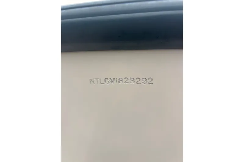 Slide: The Image of 1992 Grady-White Sailfish 252 hull identification number: NTLCV182B292. - 47