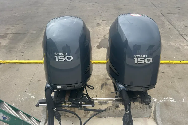 Slide: The Image of Twin Yamaha 150 outboard motors on a 1992 Grady-White Sailfish 252 boat. - 6
