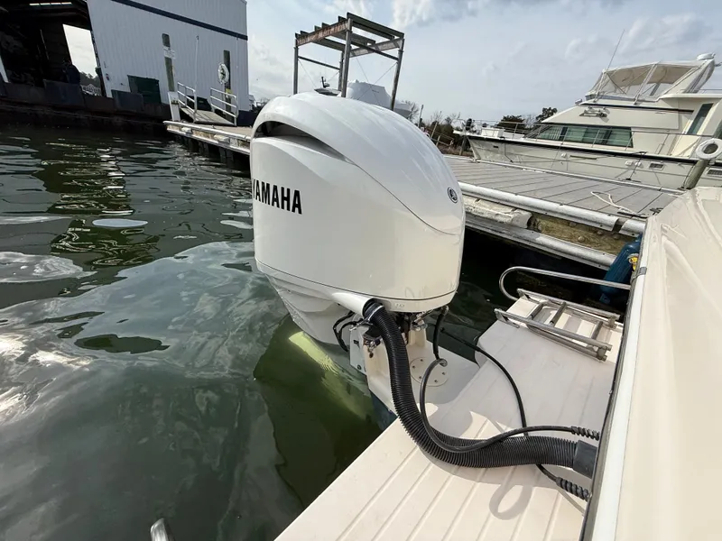 Slide: The Image of Yamaha outboard motor on 2001 Grady-White Gulfstream 232 boat. - 26