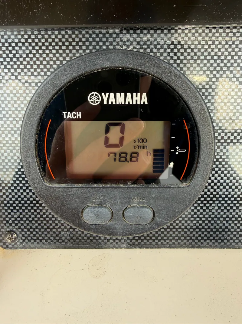 Slide: The Image of Yamaha tachometer on Grady-White Gulfstream 232, 2001 model. - 9