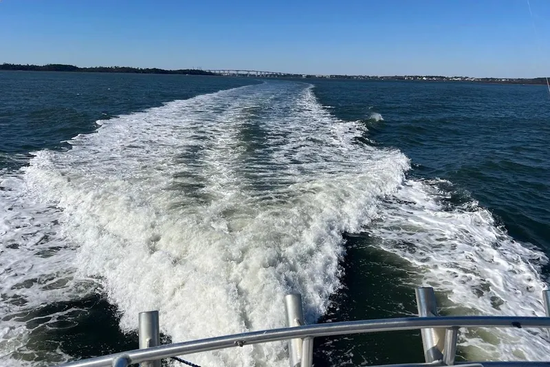 Slide: The Image of Wake of 2002 Ocean Yachts 56 Super Sport on open water, clear sky. - 43