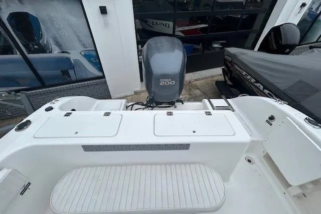 Slide: The Image of 2005 Sea Fox 230 Walk Around boat deck with hatch and anchor chain. - 10