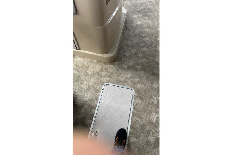 Slide: The Image of Interior view of 2010 Harris Grand Mariner 250 boat with carpeted flooring. - 22