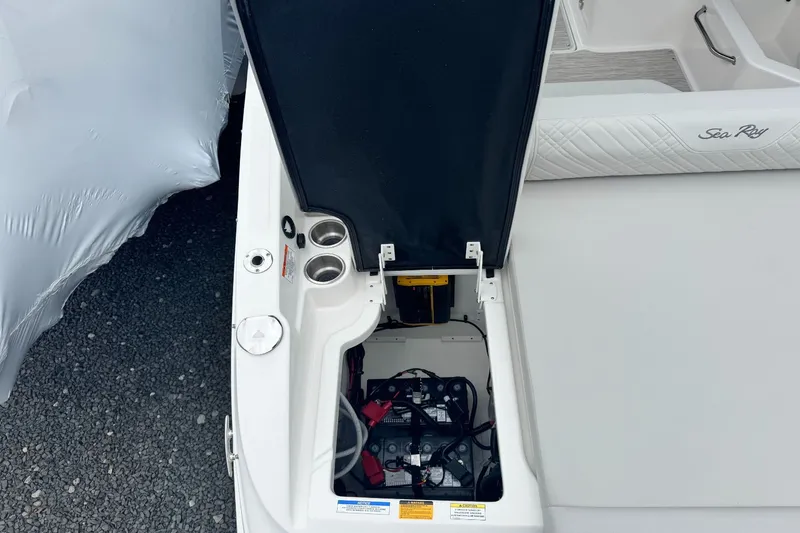 Slide: The Image of Sea Ray SDX 250 Outboard 2026 - 10