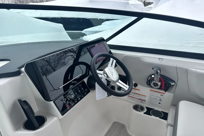Slide: The Image of Sea Ray SDX 250 Outboard 2026 - 23