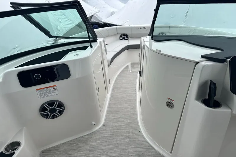Slide: The Image of Sea Ray SDX 250 Outboard 2026 - 30