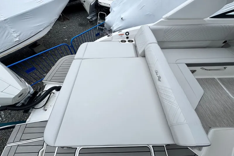 Slide: The Image of Sea Ray SDX 250 Outboard 2026 - 8