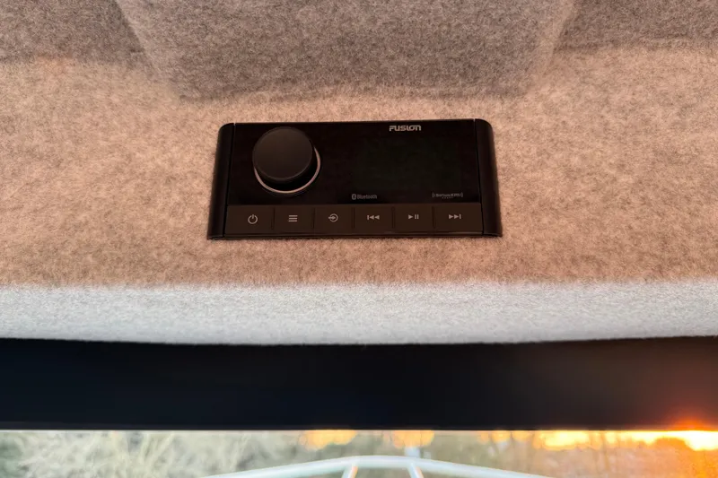 Slide: The Image of Fusion audio system in Makaira Gen3 26 Outboard, 2026 model, with Bluetooth connectivity. - 29