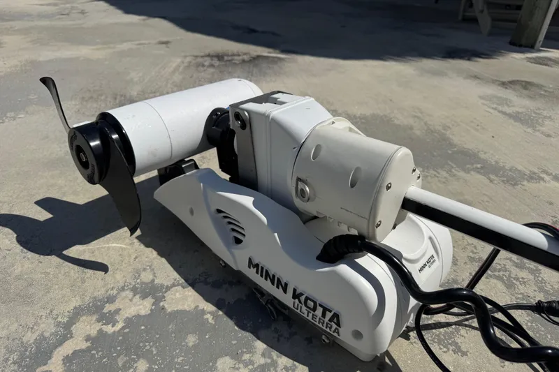 Slide: The Image of Minn Kota Ulterra trolling motor on Blackwater 23 Bay, 2025 model. - 76