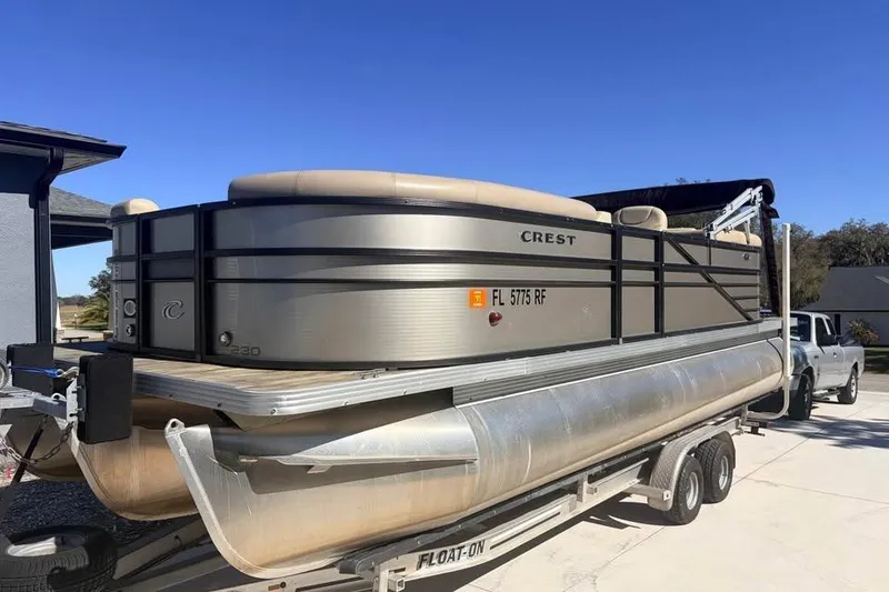 The Image of 2016 Crest II 230 SLC pontoon boat on trailer. - 0