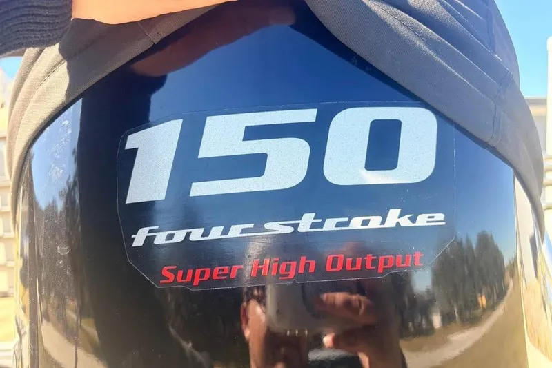 Slide: The Image of 150 horsepower four-stroke engine with super high output on Crest II 230 SLC, 2016 model. - 5