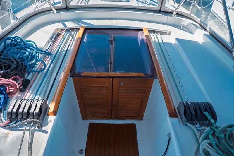 Slide: The Image of Cockpit of 2011 Beneteau Oceanis 50 sailboat with ropes and wooden hatch. - 18
