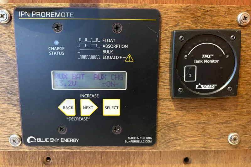 Slide: The Image of IPN ProRemote and TM1 Tank Monitor on Catalina 380, 1998 model. - 16