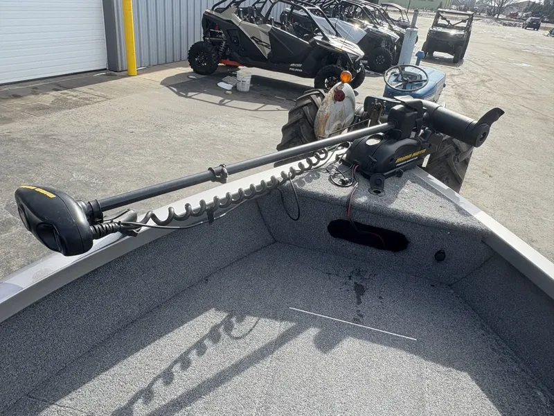 Slide: The Image of Crestliner Fish Hawk 1600 2010 - 12