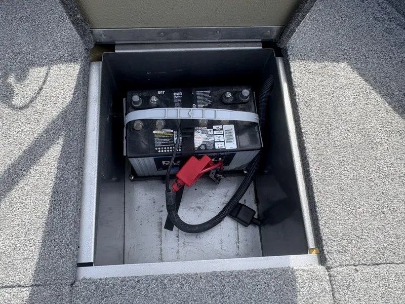 Slide: The Image of Crestliner Fish Hawk 1600 2010 - 13