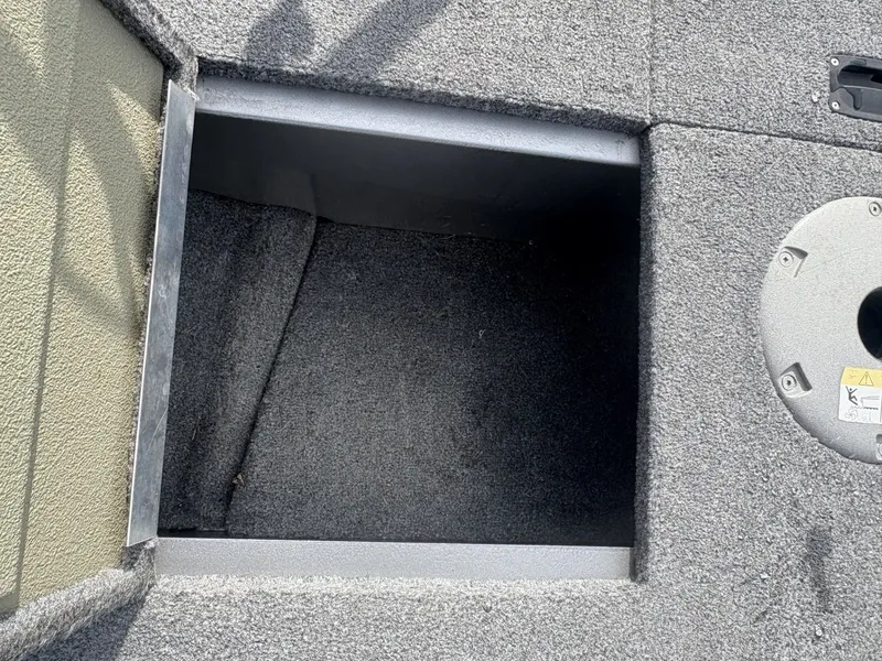 Slide: The Image of Crestliner Fish Hawk 1600 2010 - 14