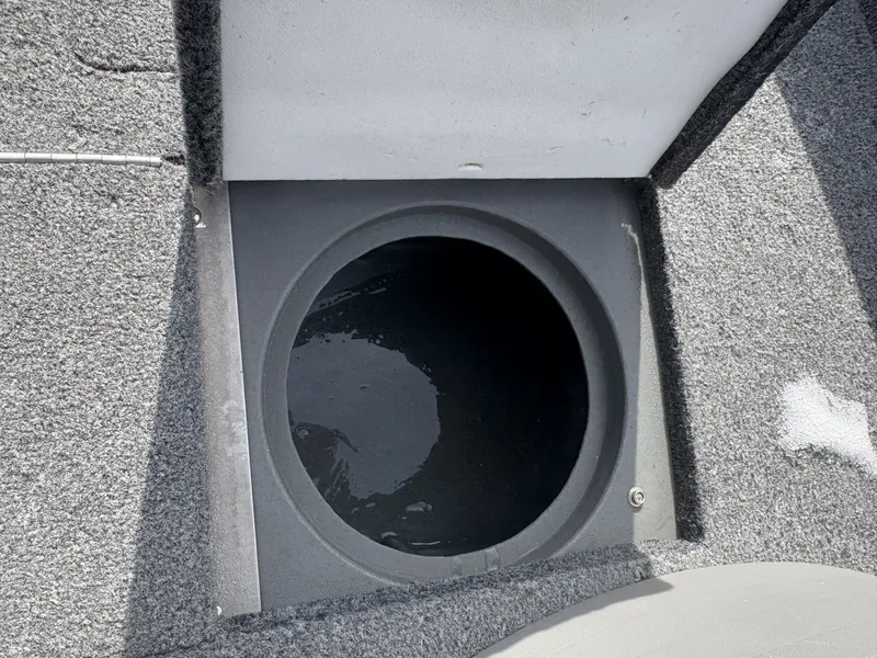 Slide: The Image of Crestliner Fish Hawk 1600 2010 - 15