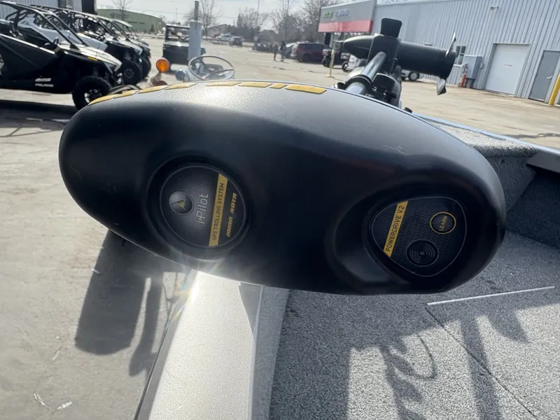 Slide: The Image of Crestliner Fish Hawk 1600 2010 - 20