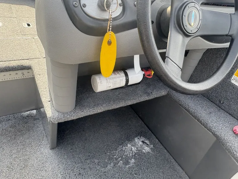 Slide: The Image of Crestliner Fish Hawk 1600 2010 - 22