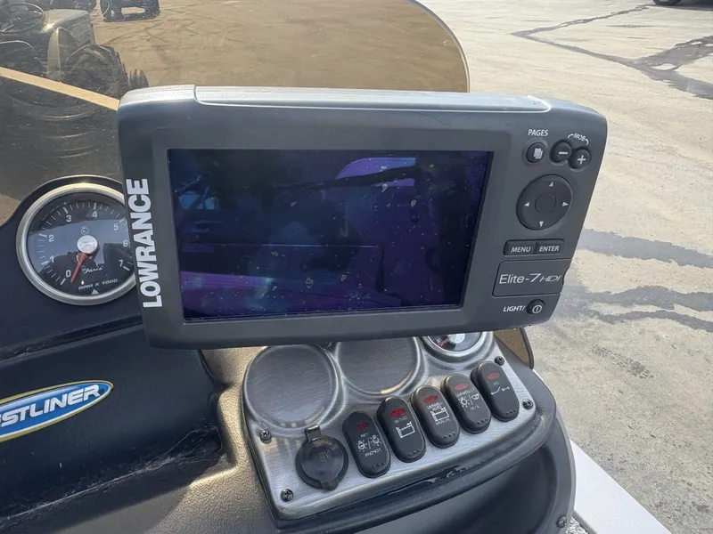 Slide: The Image of Crestliner Fish Hawk 1600 2010 - 9