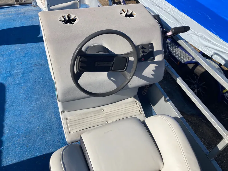 Slide: The Image of Steering console of a 1991 Landau 18 Cruise Bandit boat. - 10