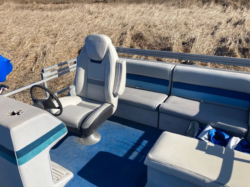 Slide: The Image of Interior of a 1991 Landau 18 Cruise Bandit pontoon boat. - 9
