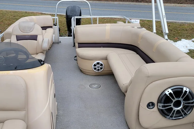 Slide: The Image of 2017 Sun Tracker Party Barge 24 DLX with beige seating and speakers on deck. - 4