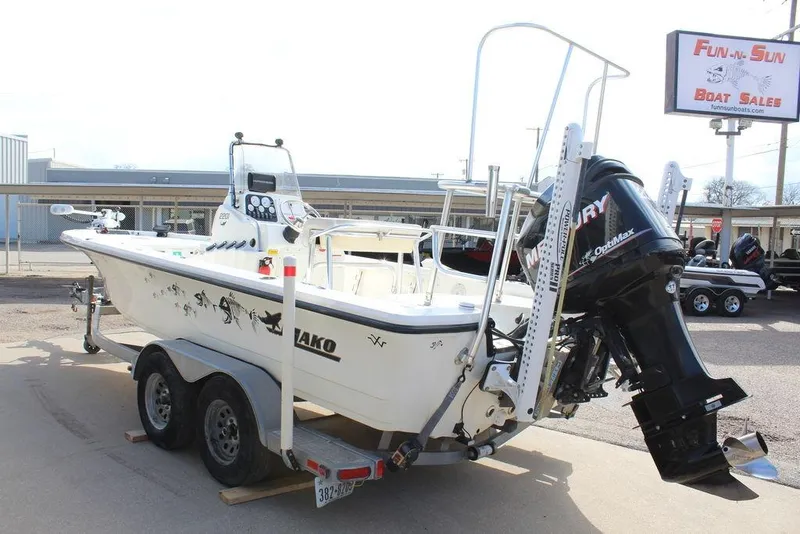 Slide: The Image of 2009 Kenner 2201 boat with Mercury engine on trailer at Fun-n-Sun Boat Sales. - 10