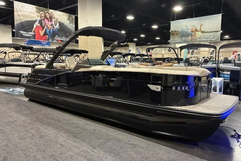 The Image of 2026 Bennington 25 RXFBA pontoon boat displayed at an indoor boat show. - 1