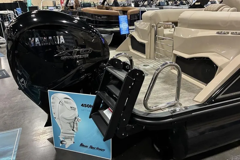 Slide: The Image of 2026 Bennington 25 RXFBA boat with Yamaha XTO Offshore engine display. - 10