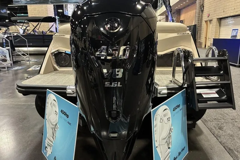 Slide: The Image of 2026 Bennington 25 RXFBA boat with powerful 450hp engine display. - 8