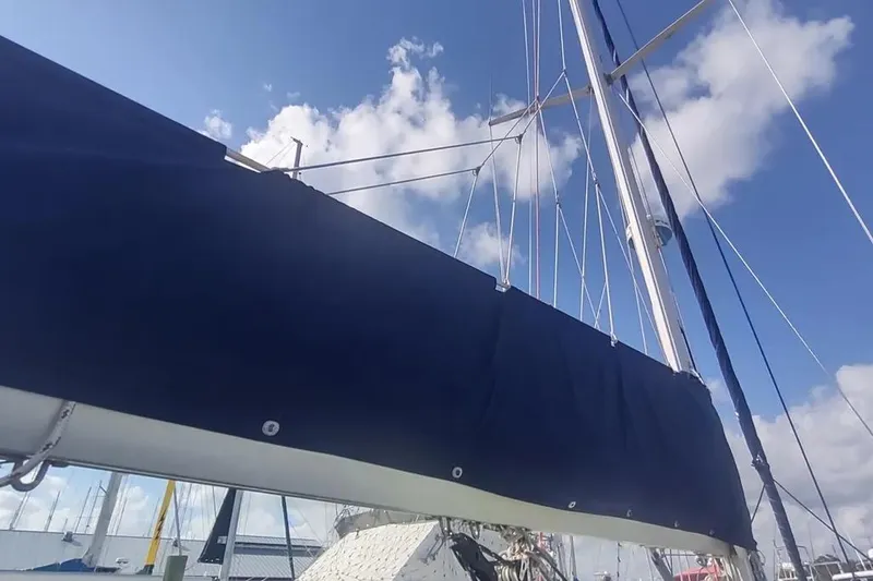 Slide: The Image of Sailboat mast and boom of 1990 Beneteau Oceanis 390 under blue sky. - 49